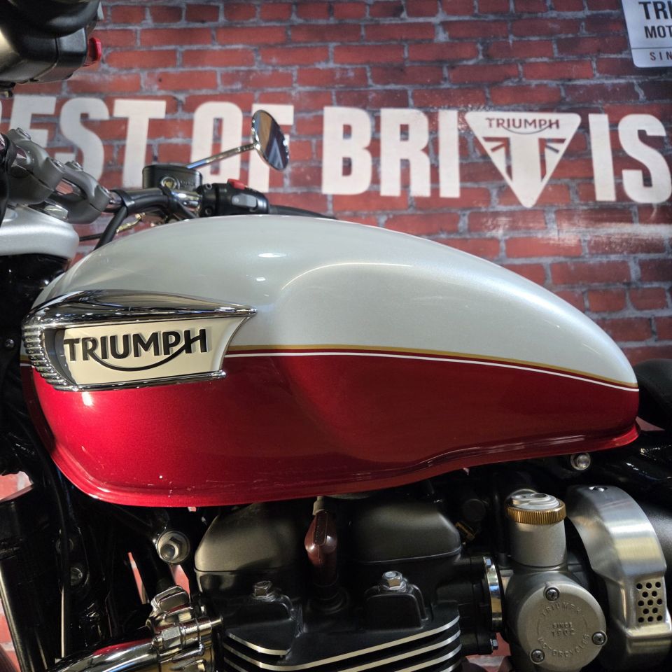 TRIUMPH BONNEVILLE SPEEDMASTER 1200 4