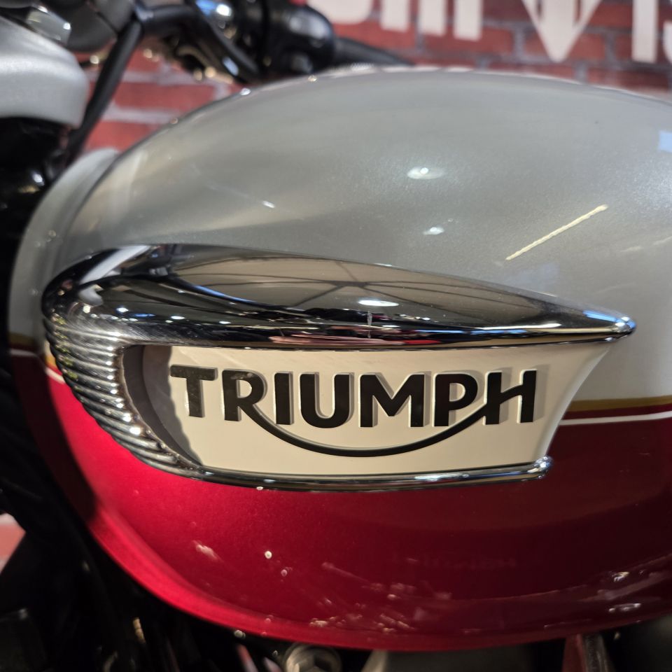 TRIUMPH BONNEVILLE SPEEDMASTER 1200 4