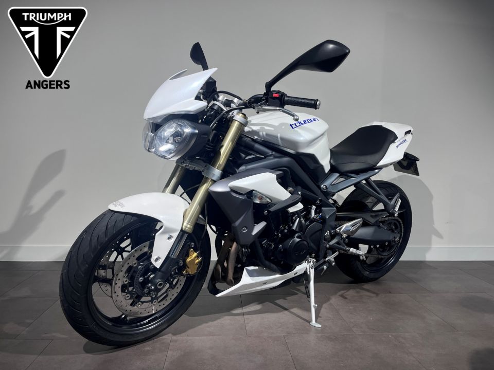 TRIUMPH STREET TRIPLE 675 4