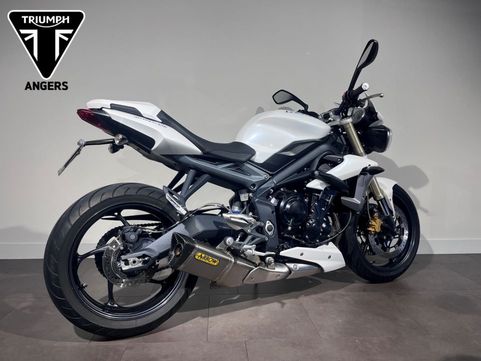 TRIUMPH STREET TRIPLE 675 4