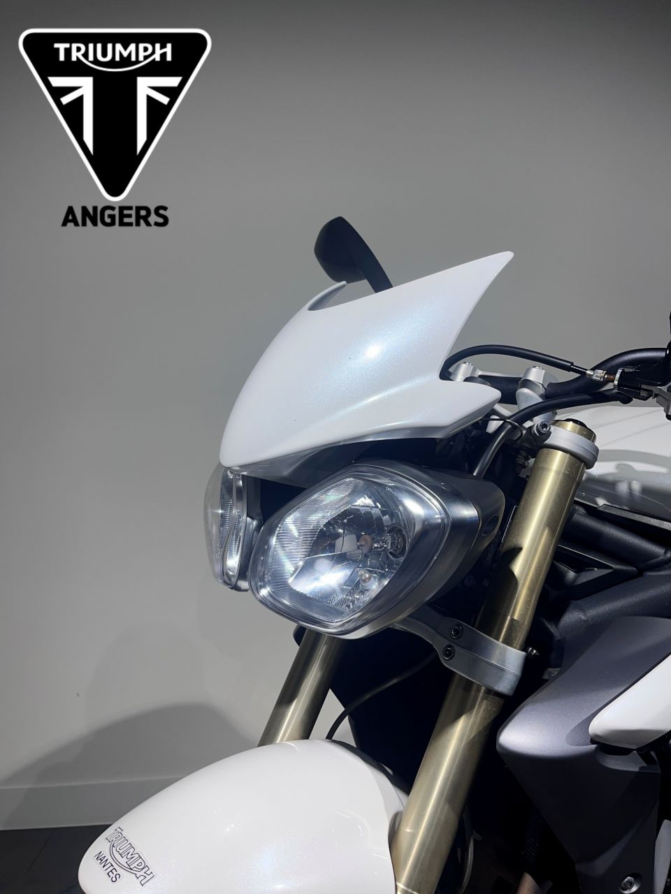 TRIUMPH STREET TRIPLE 675 4