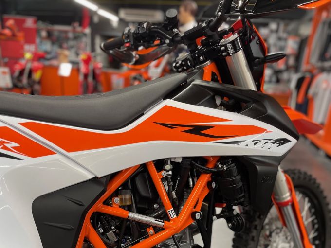 KTM 690 ENDURO R 4