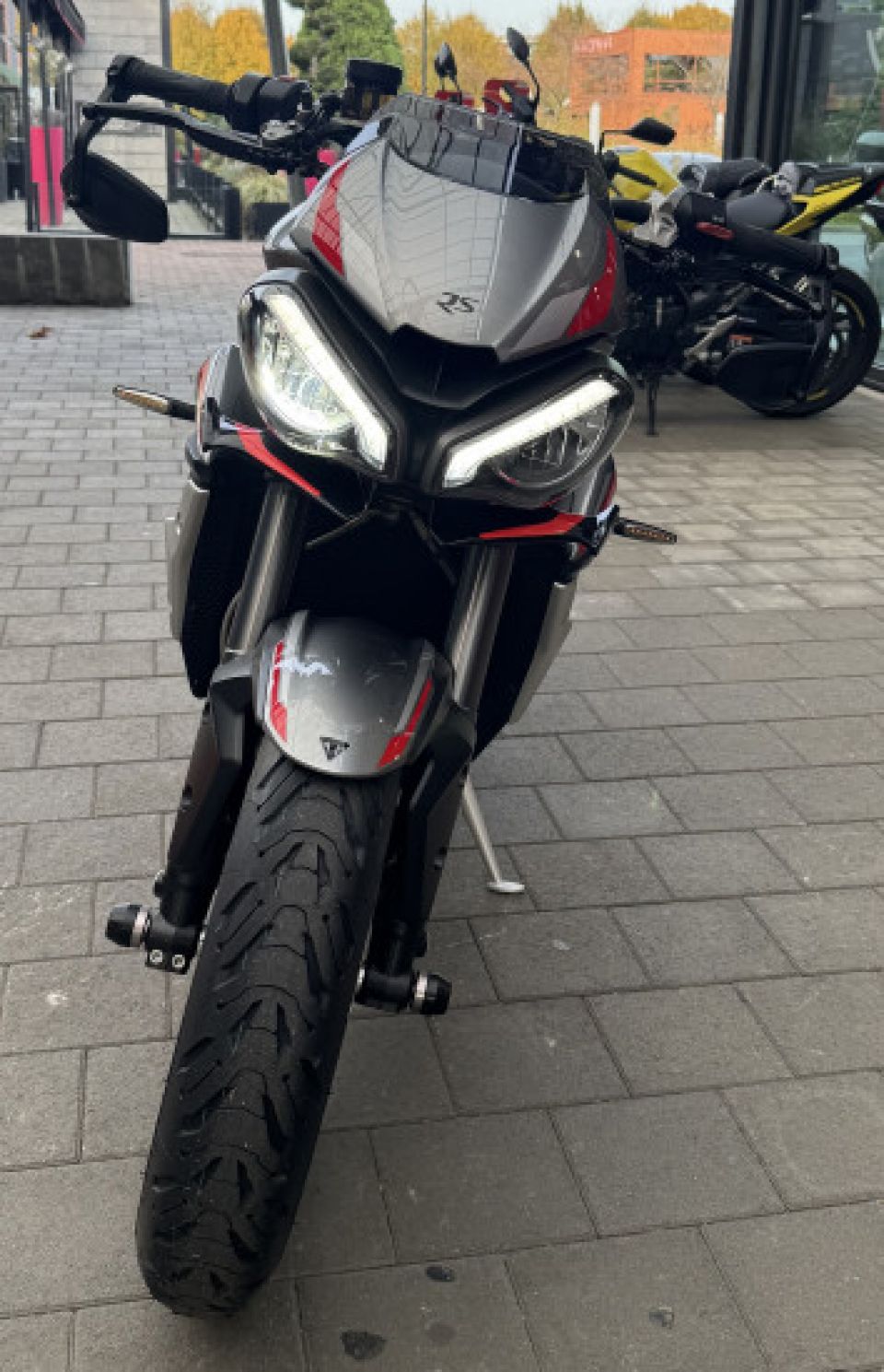TRIUMPH STREET TRIPLE 765 RS 4