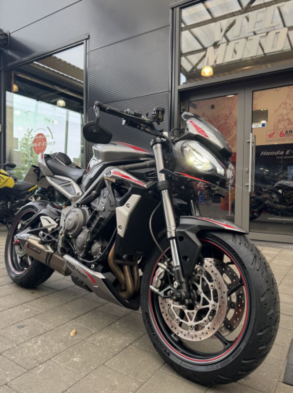 TRIUMPH STREET TRIPLE 765 RS 4