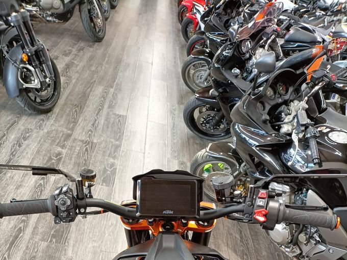 KTM SUPERDUKE 1290 R 4