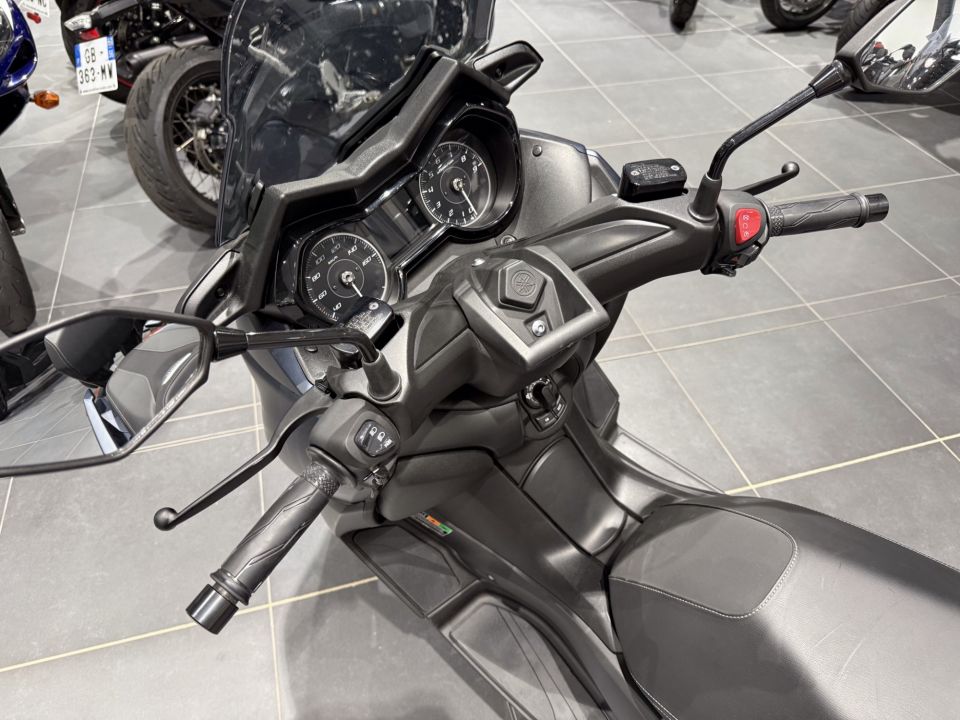 YAMAHA XMAX 300 4