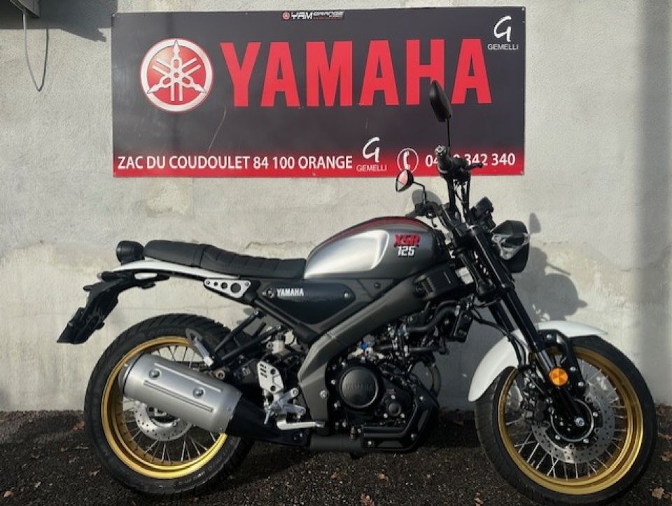 YAMAHA XSR 125 Legacy 4