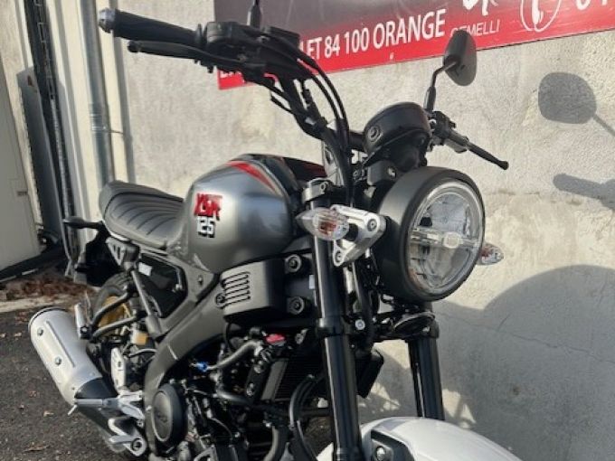 YAMAHA XSR 125 Legacy 4