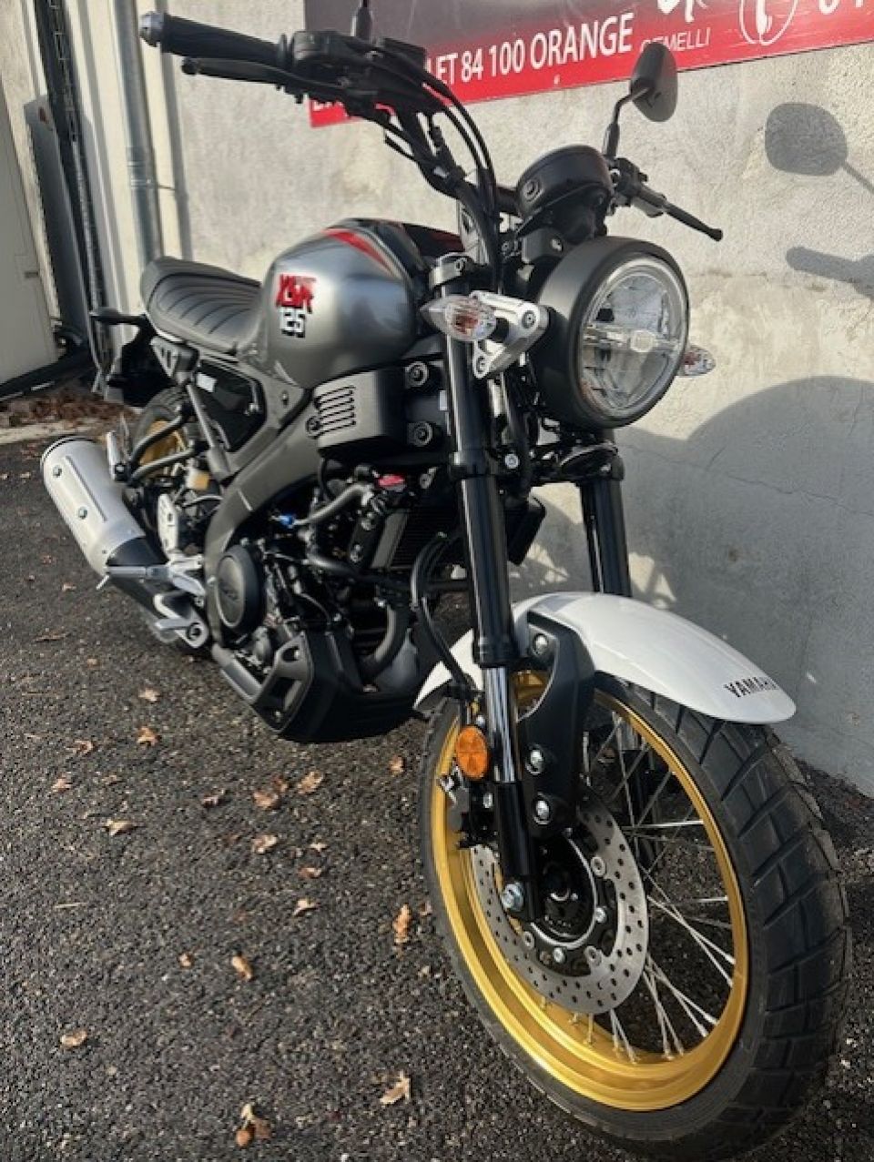 YAMAHA XSR 125 Legacy 4