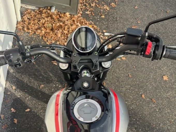 YAMAHA XSR 125 Legacy 4