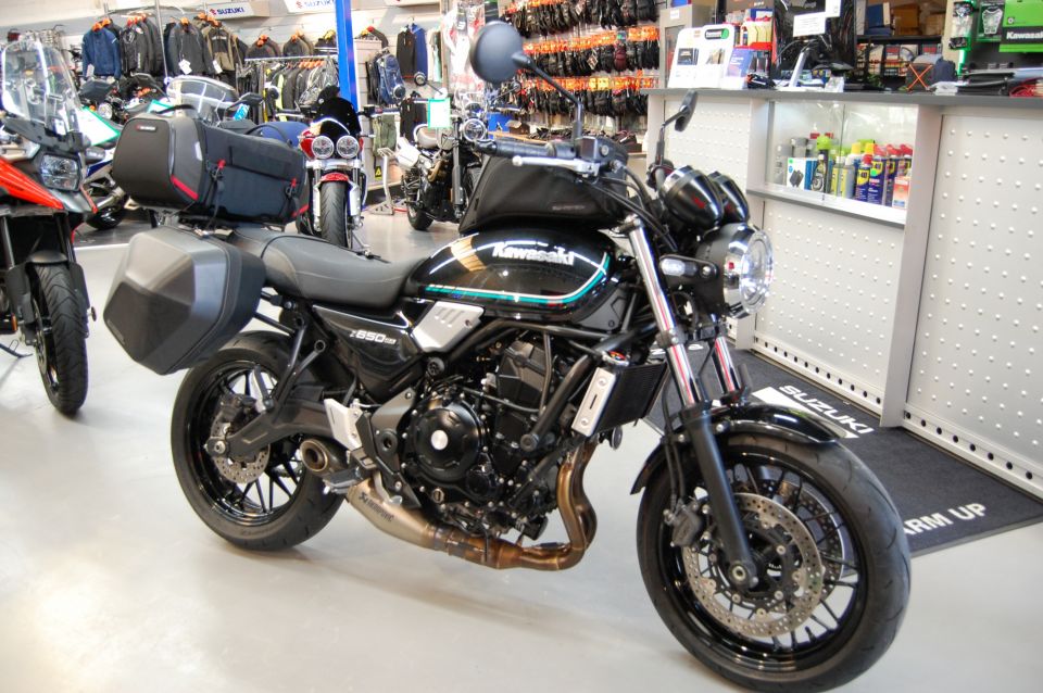 KAWASAKI Z 650 RS 4
