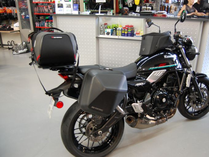 KAWASAKI Z 650 RS 4