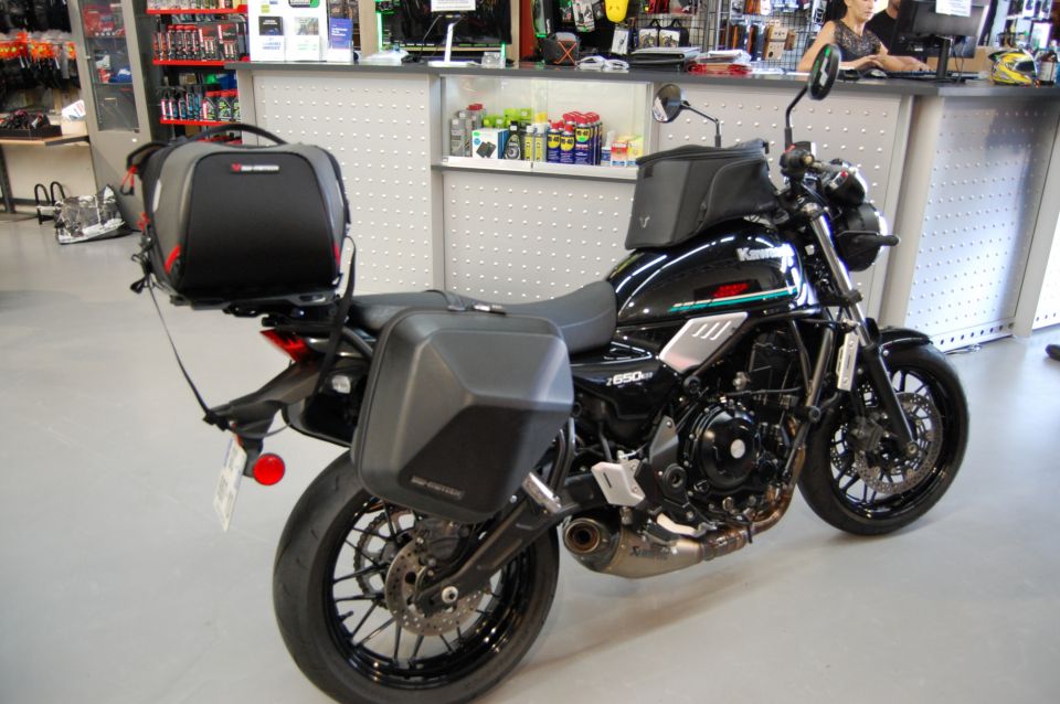 KAWASAKI Z 650 RS 4