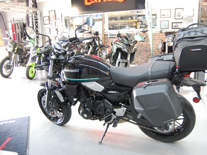 KAWASAKI Z 650 RS 4