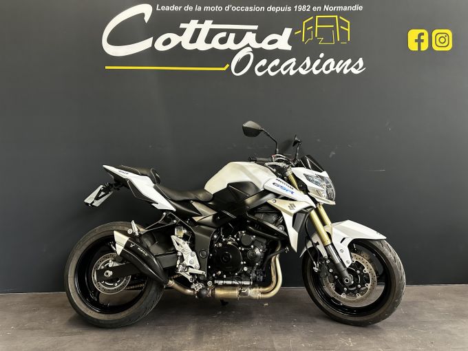 SUZUKI GSR 750 4