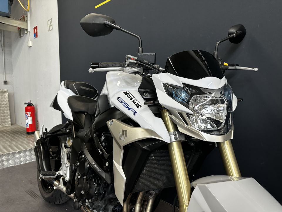 SUZUKI GSR 750 4