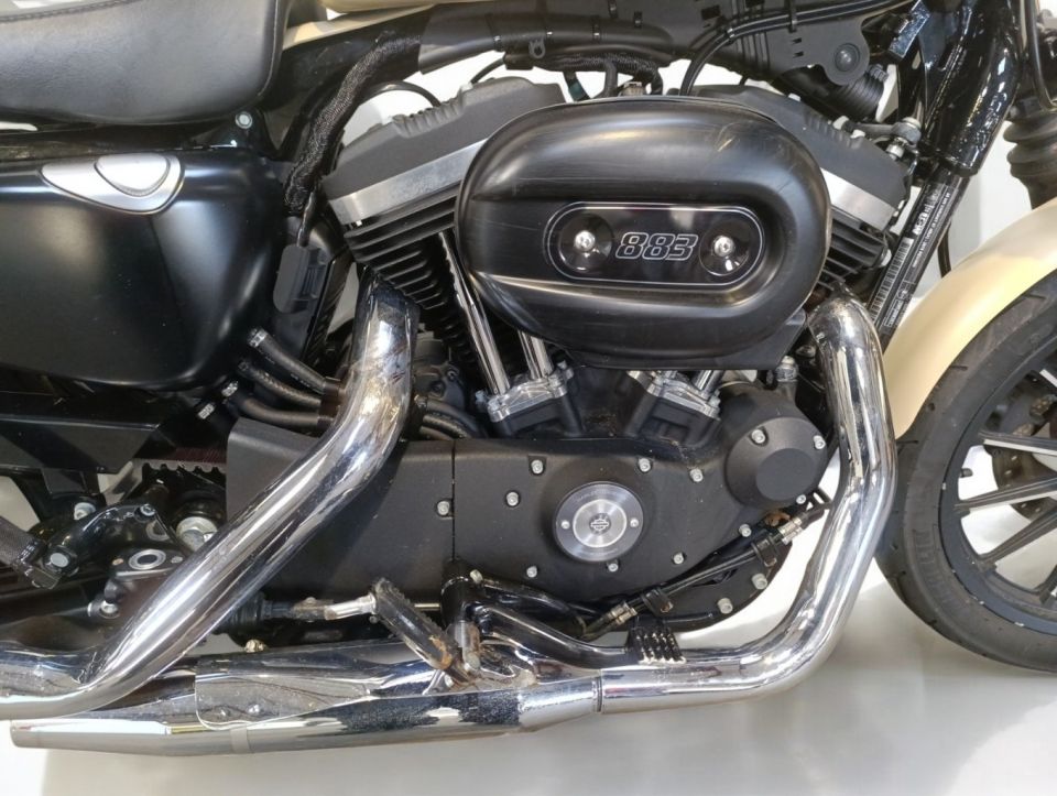 HARLEY-DAVIDSON SPORTSTER IRON 883 4