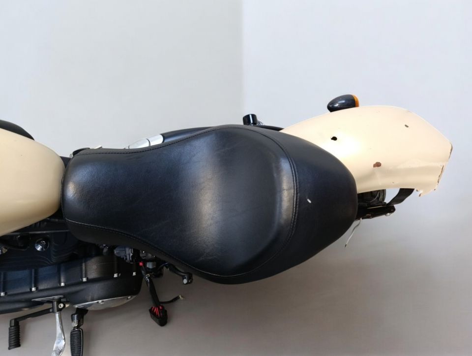 HARLEY-DAVIDSON SPORTSTER IRON 883 4