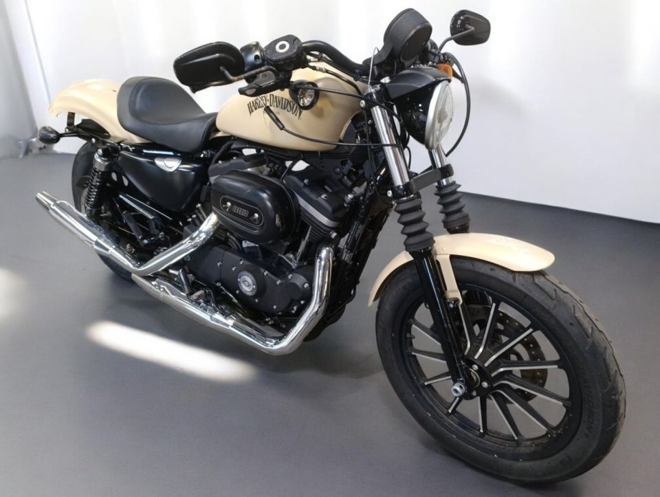 HARLEY-DAVIDSON SPORTSTER IRON 883 4