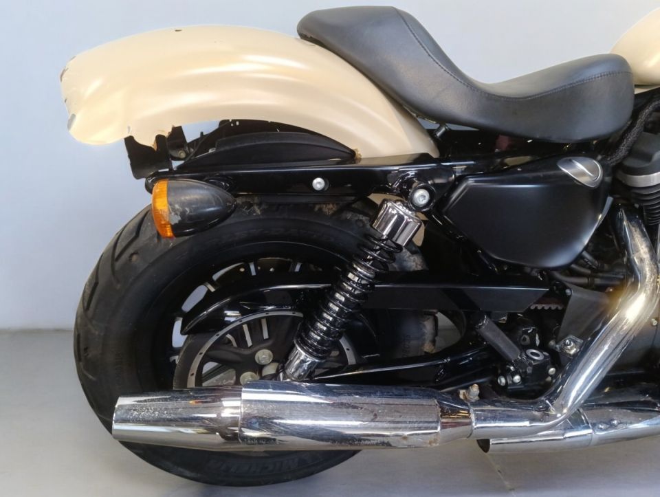 HARLEY-DAVIDSON SPORTSTER IRON 883 4