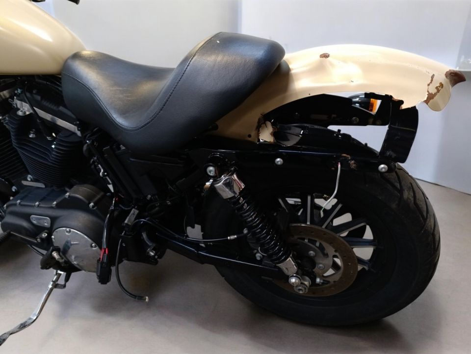 HARLEY-DAVIDSON SPORTSTER IRON 883 4