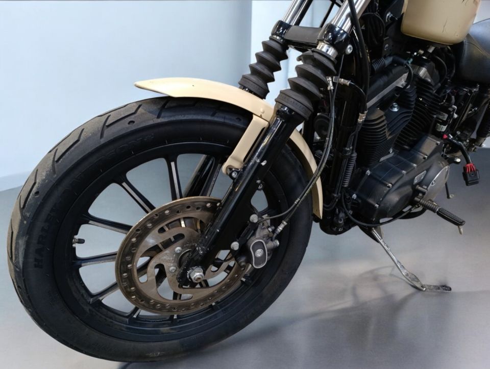 HARLEY-DAVIDSON SPORTSTER IRON 883 4