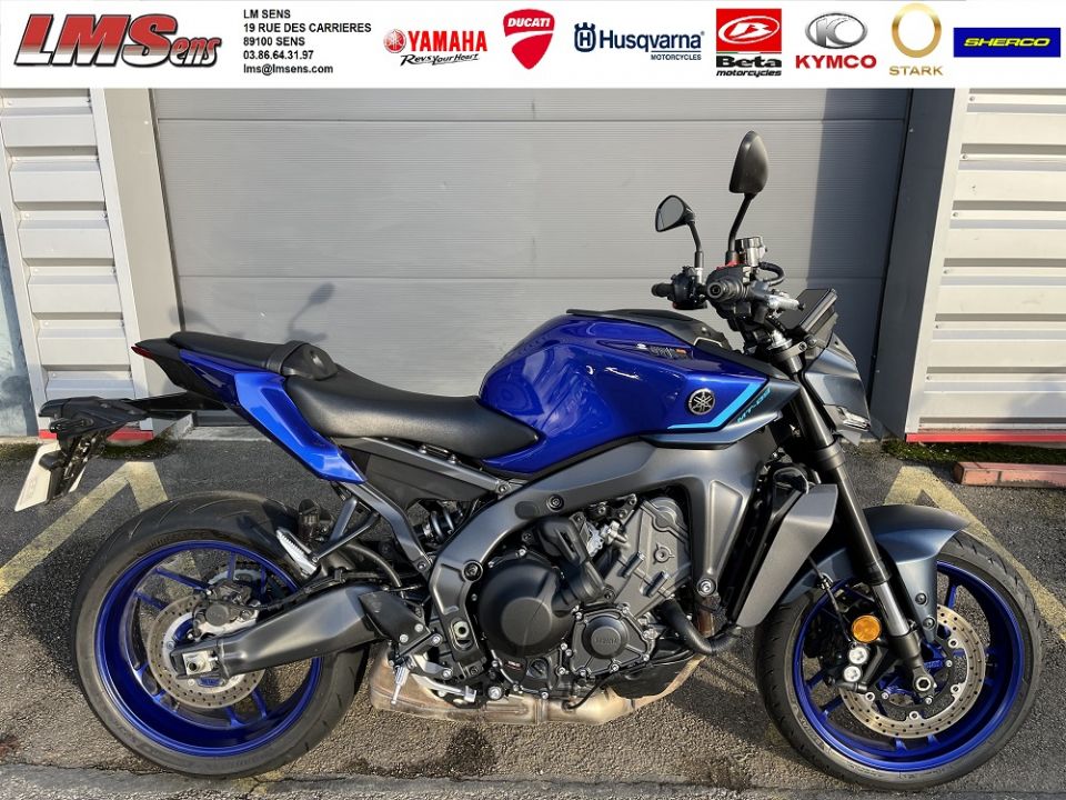 YAMAHA MT-09  Y-AMT 4