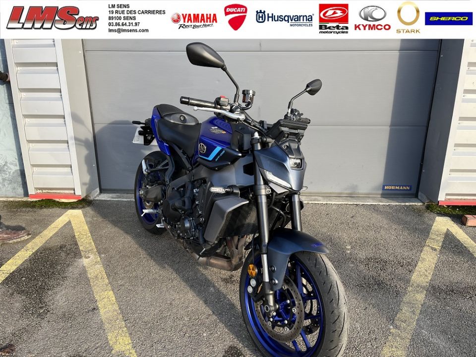YAMAHA MT-09  Y-AMT 4