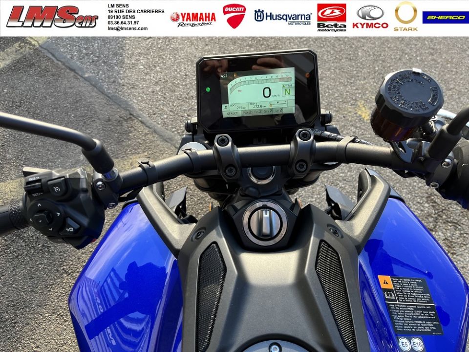 YAMAHA MT-09  Y-AMT 4