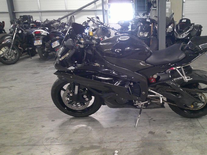 YAMAHA YZF-R6 4