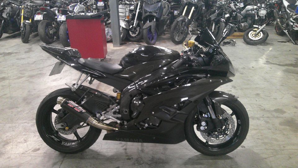 YAMAHA YZF-R6 4