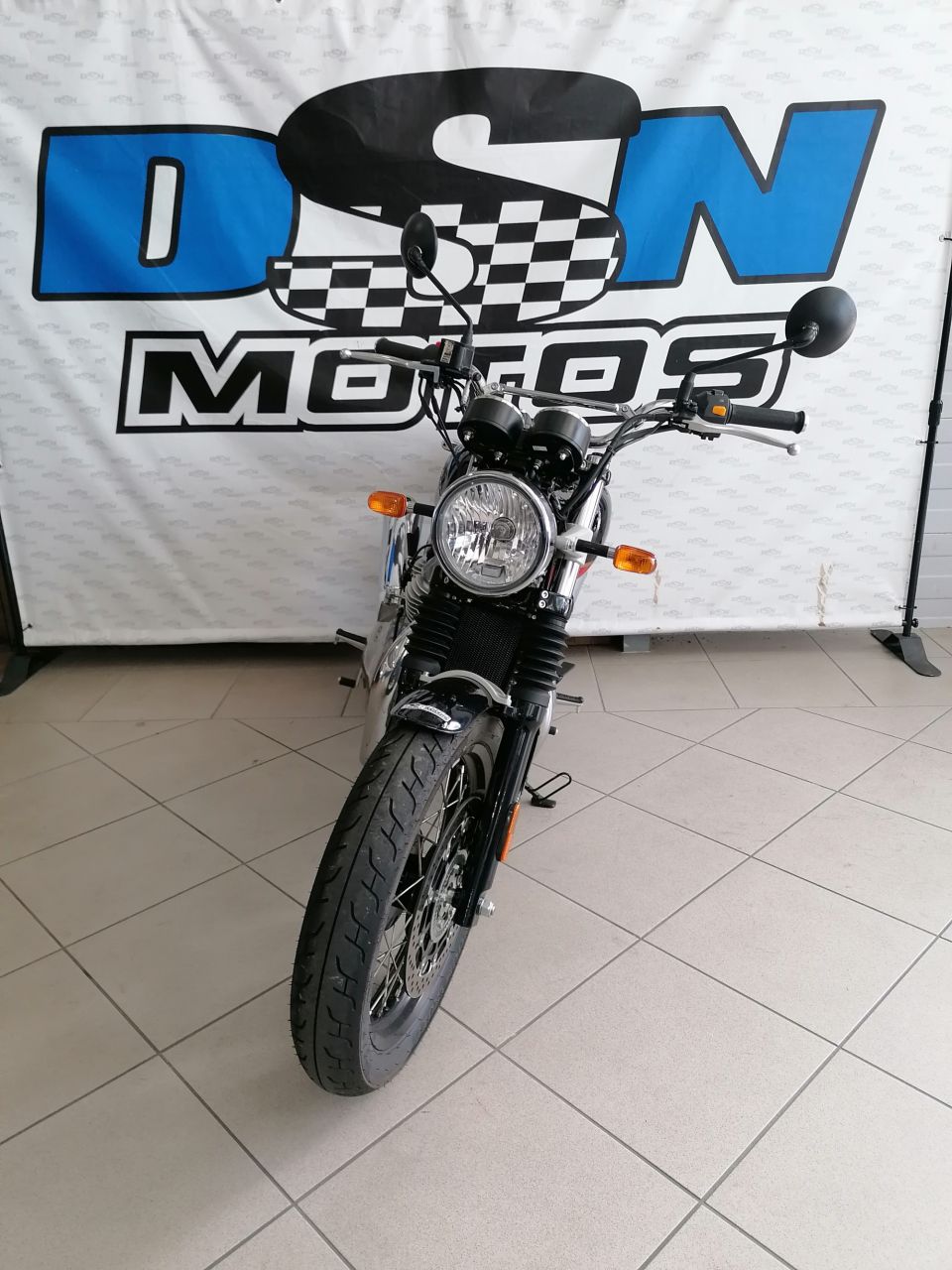 ROYAL ENFIELD INTERCEPTOR 4