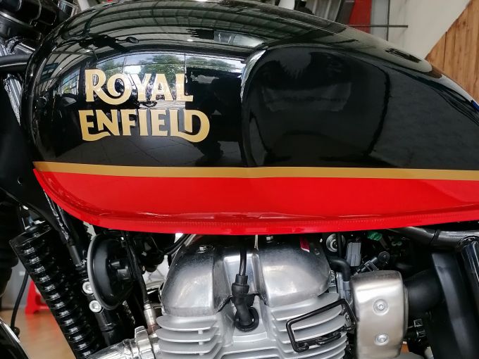 ROYAL ENFIELD INTERCEPTOR 4