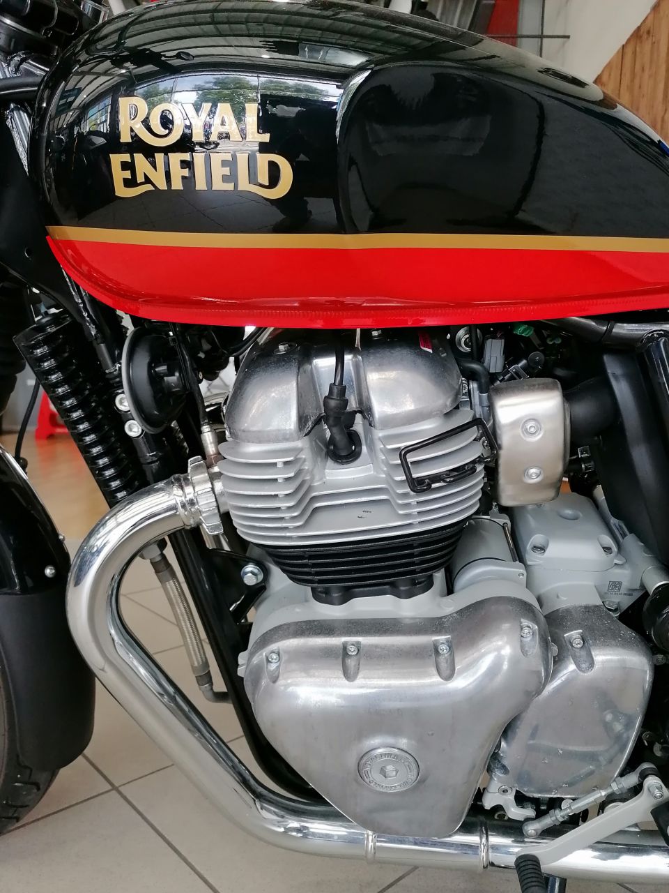 ROYAL ENFIELD INTERCEPTOR 4