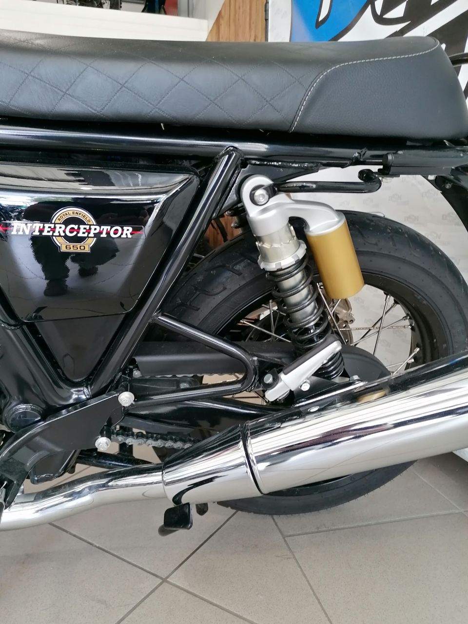 ROYAL ENFIELD INTERCEPTOR 4