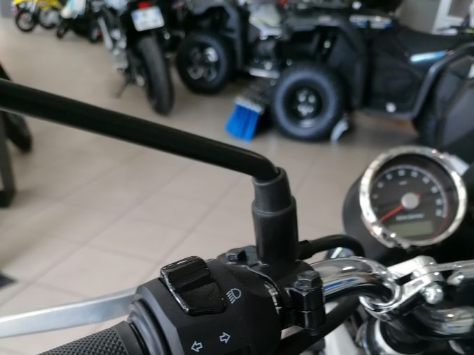 ROYAL ENFIELD INTERCEPTOR 4