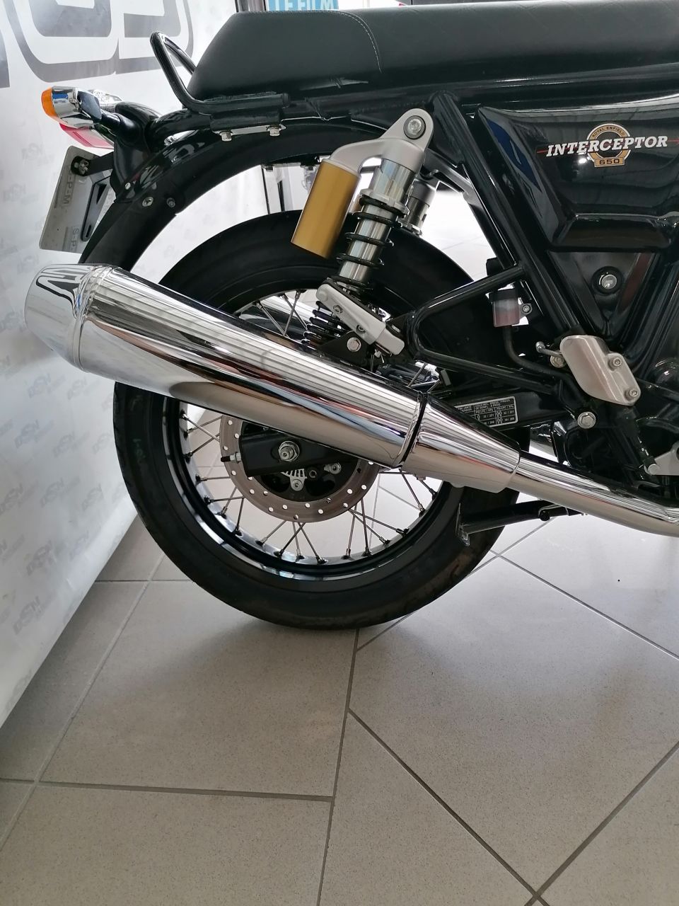 ROYAL ENFIELD INTERCEPTOR 4