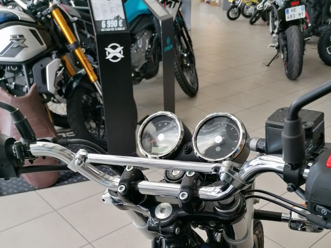 ROYAL ENFIELD INTERCEPTOR 4