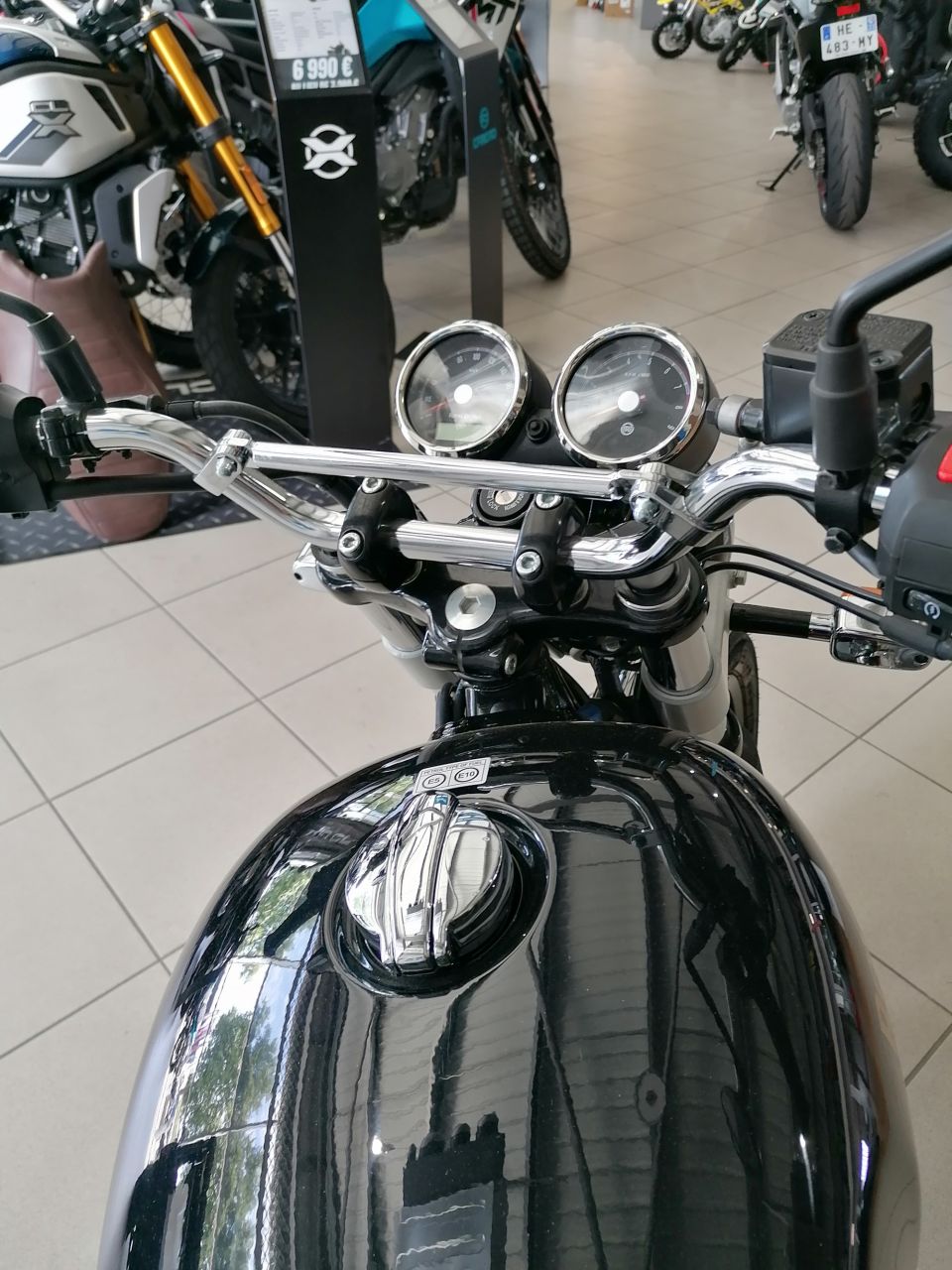 ROYAL ENFIELD INTERCEPTOR 4