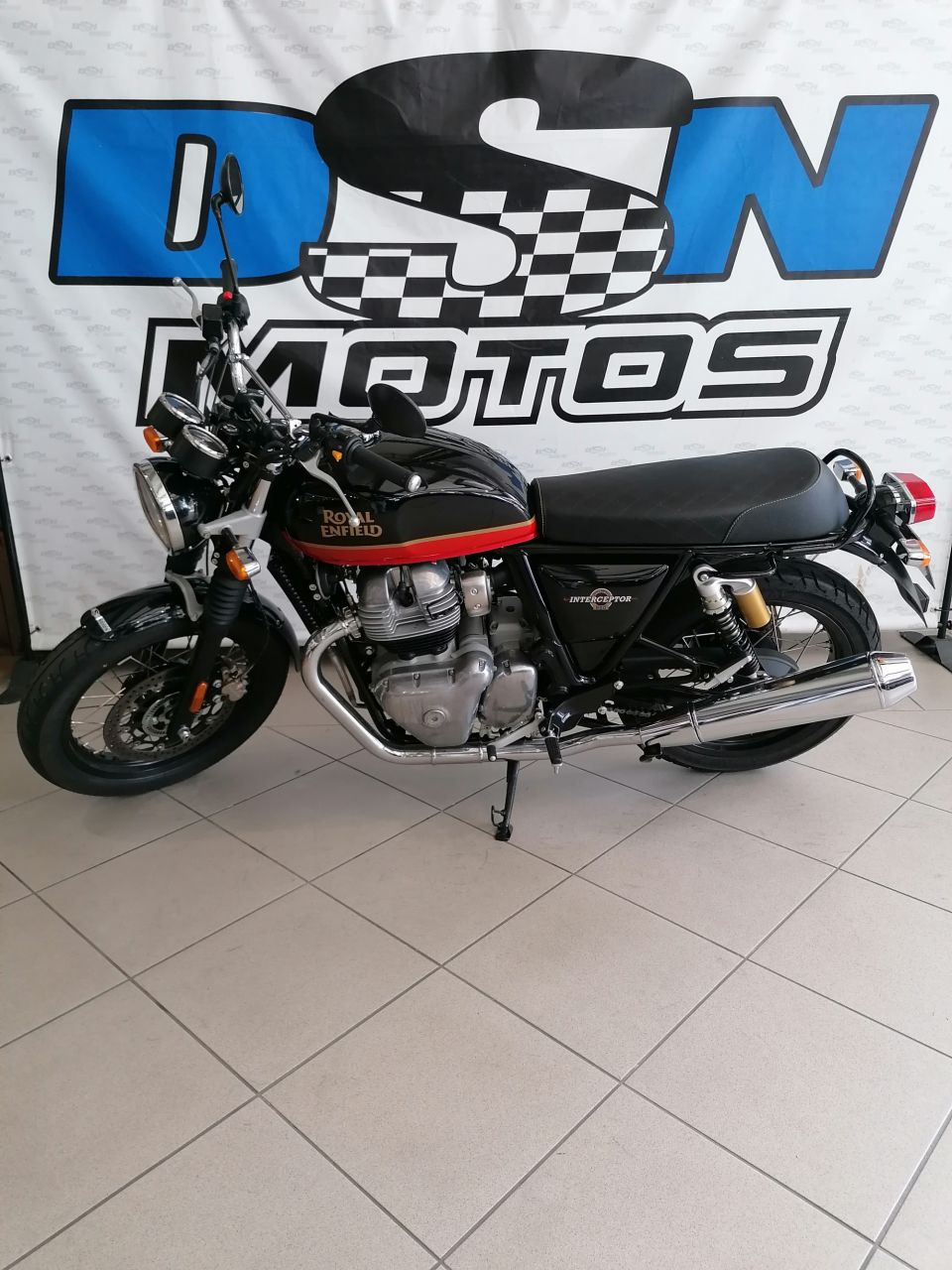 ROYAL ENFIELD INTERCEPTOR 4