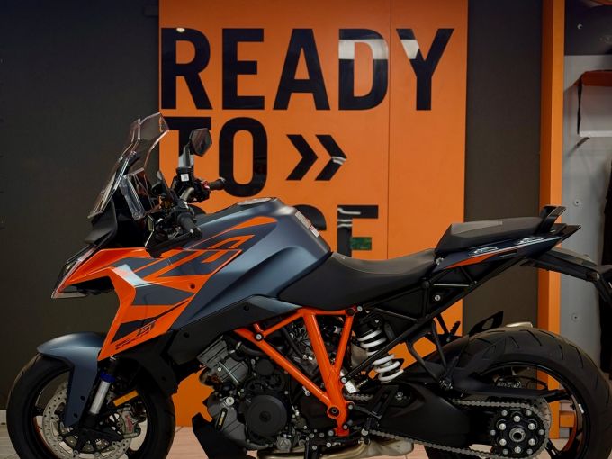 KTM 1290 SUPER DUKE GT 4