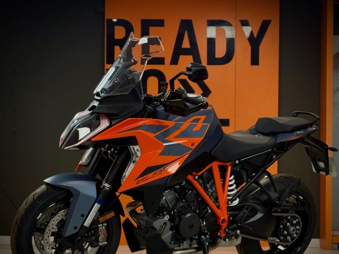 KTM 1290 SUPER DUKE GT 4