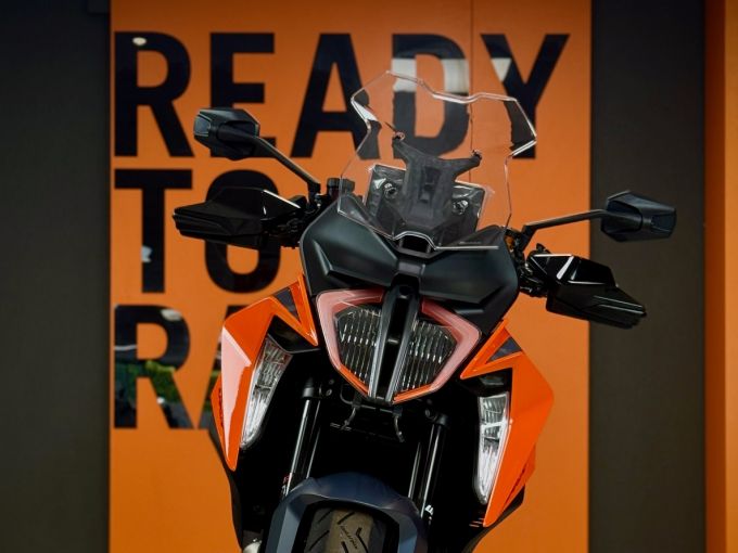 KTM 1290 SUPER DUKE GT 4