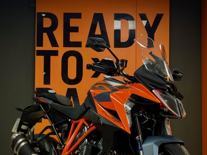 KTM 1290 SUPER DUKE GT 4