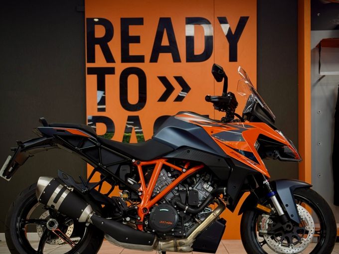 KTM 1290 SUPER DUKE GT 4