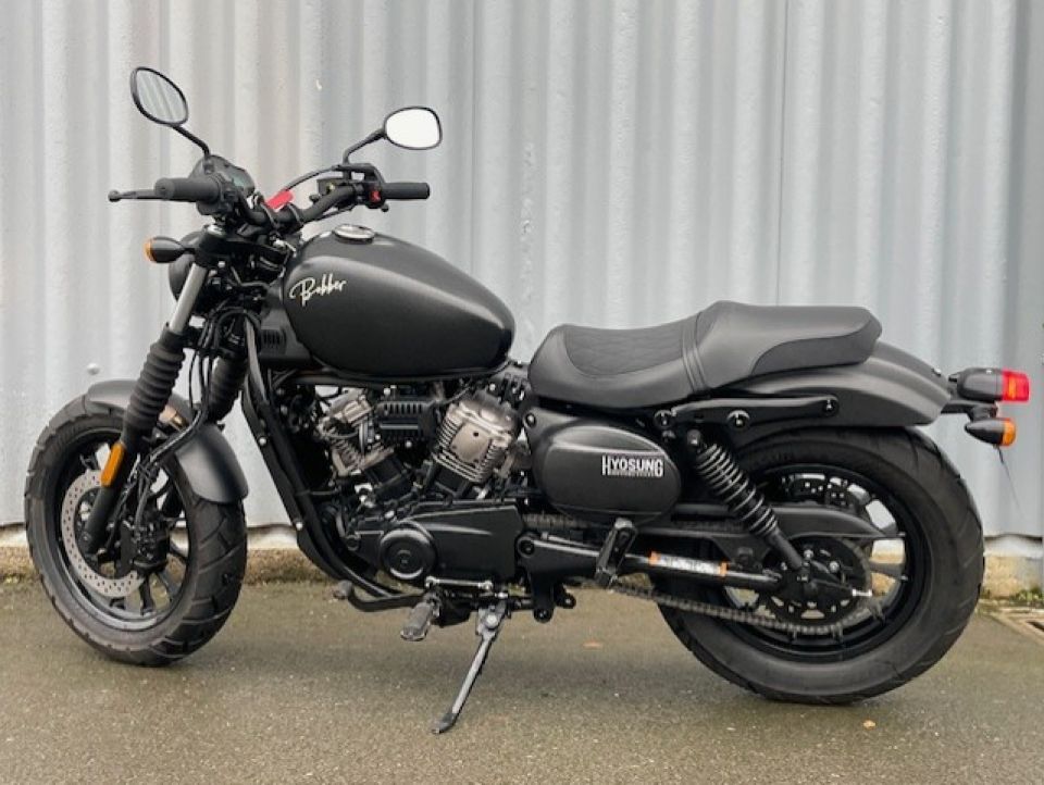 HYOSUNG GV 125 BOBBER 4