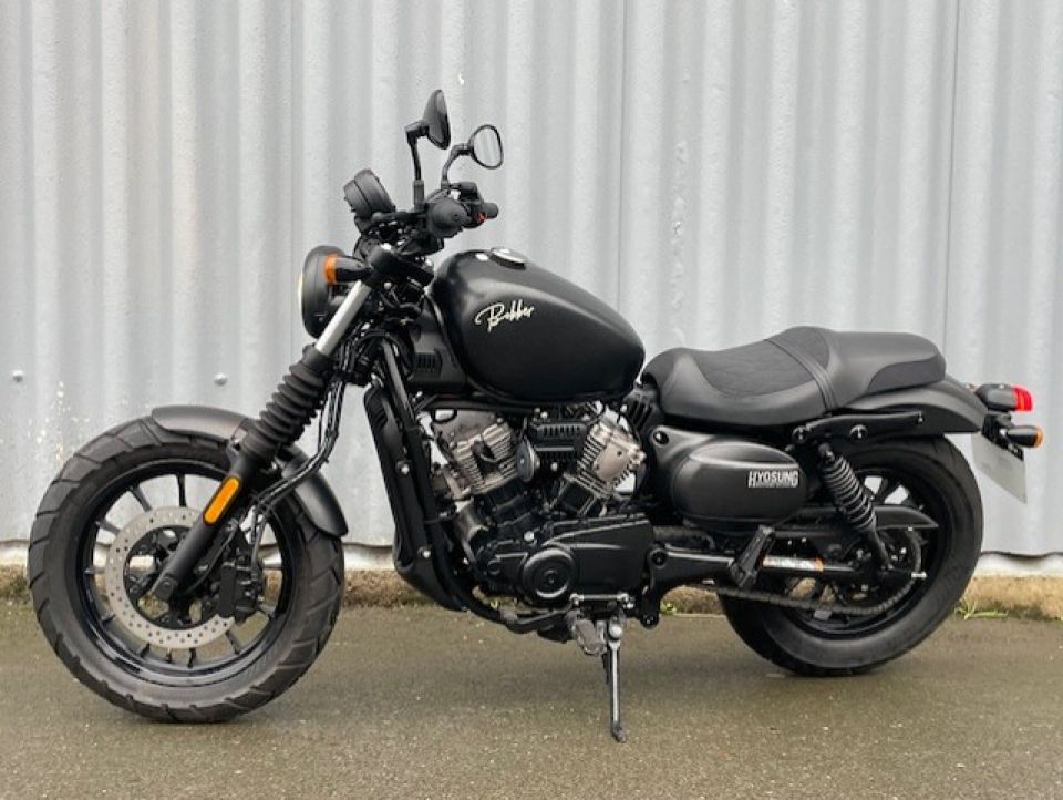 HYOSUNG GV 125 BOBBER 4