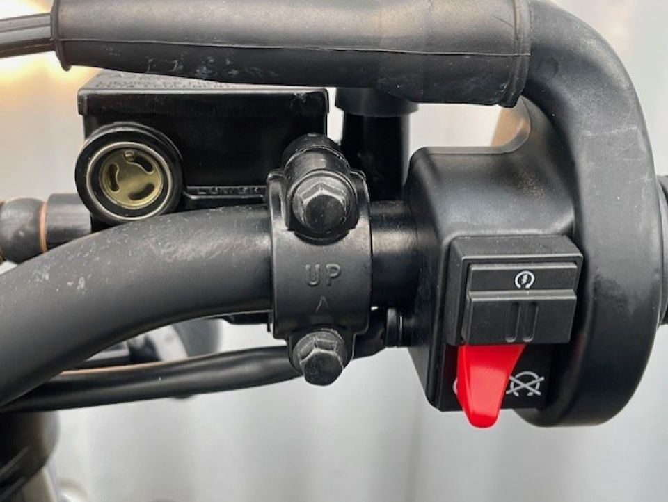 HYOSUNG GV 125 BOBBER 4