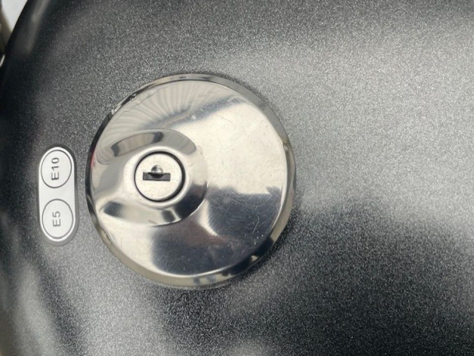 HYOSUNG GV 125 BOBBER 4