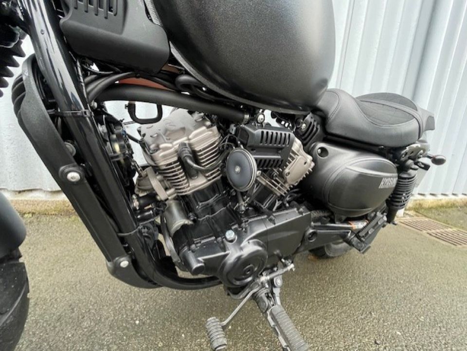 HYOSUNG GV 125 BOBBER 4